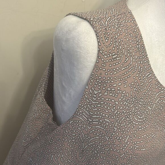Rose & Olive tan white patterned sleeveless sheer blouse Size L EUC - Picture 4 of 10